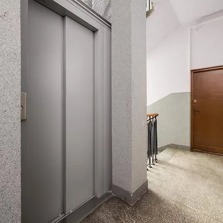 Metro Wierzbno Warm By Bookinghost * Warschau