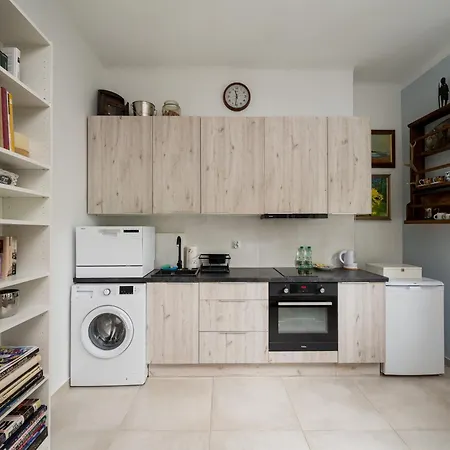 Metro Wierzbno Warm By Bookinghost Warschau